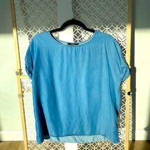 Short sleeve denim shirt.